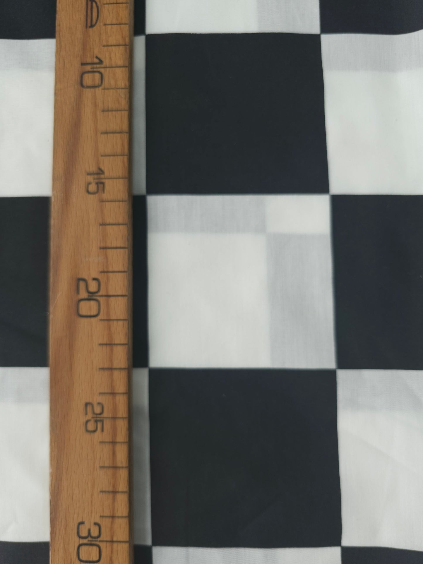 Black/White Big To Small Transition Square Check 100% Cotton 98"