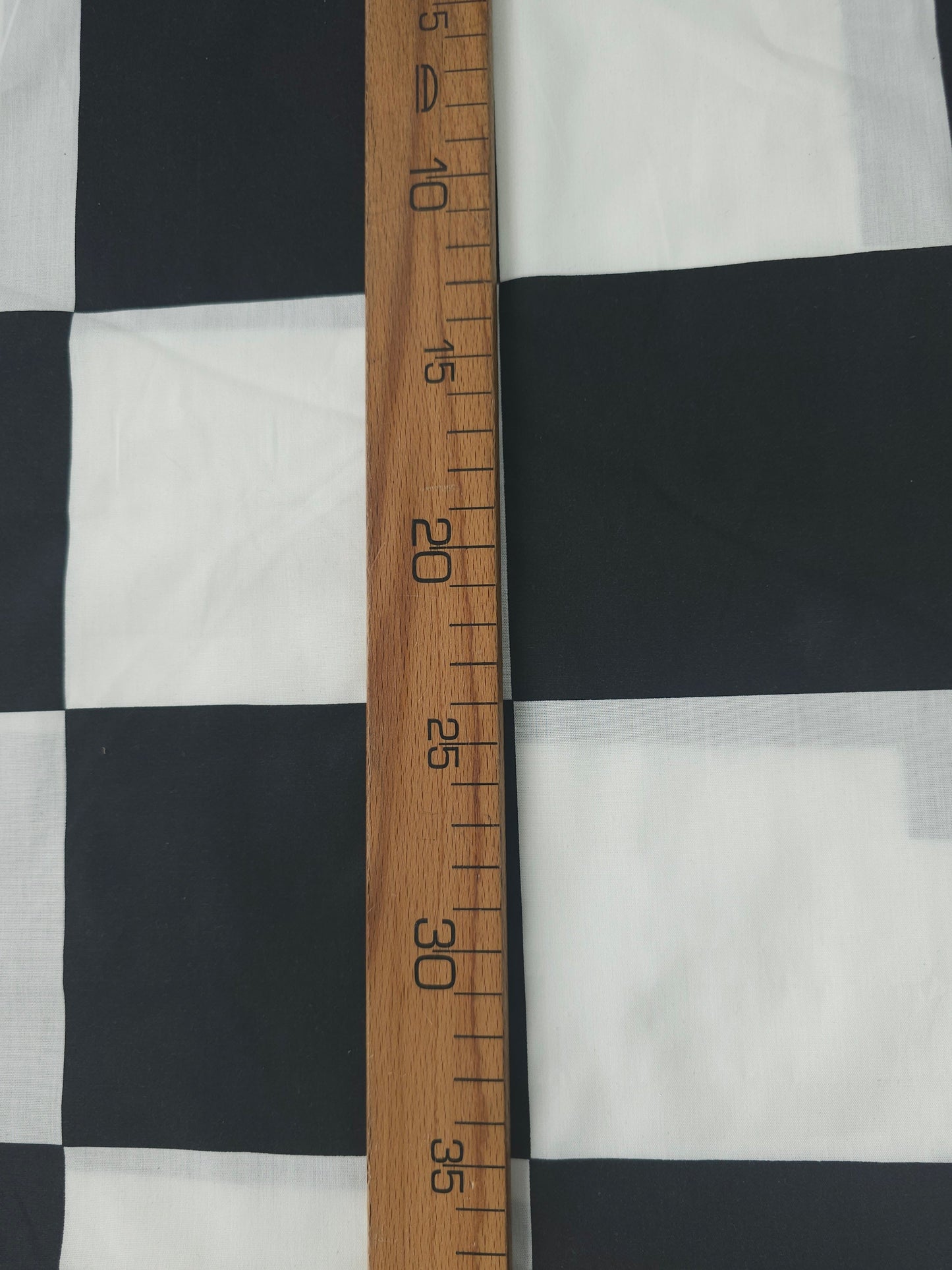 Black/White Big To Small Transition Square Check 100% Cotton 98"