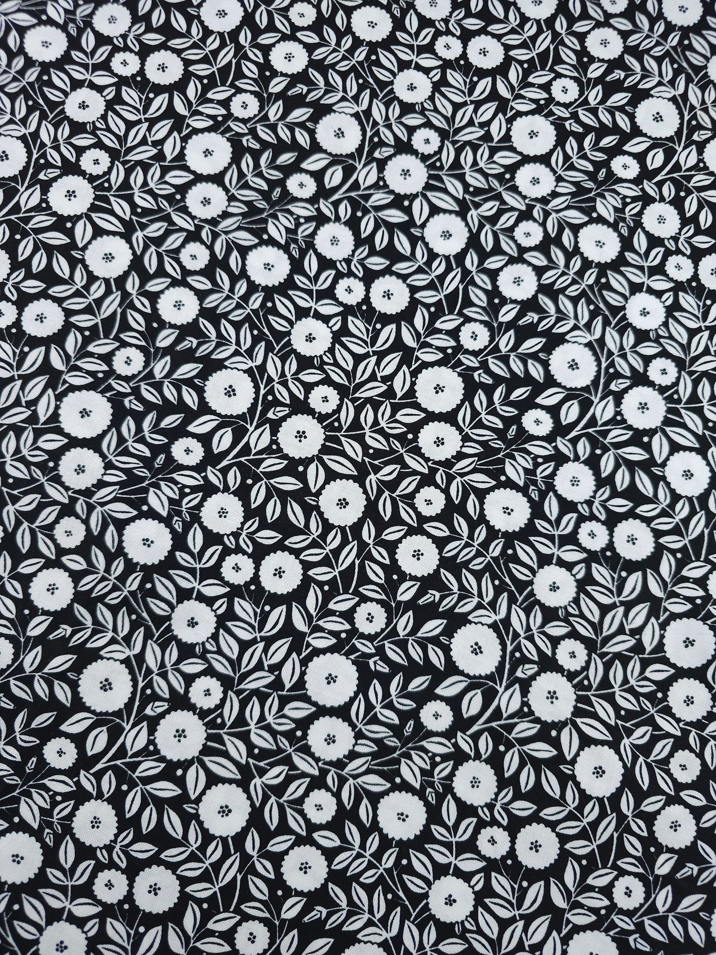 Black/White Puff Leaf Bloom 100% Cotton - Benartex