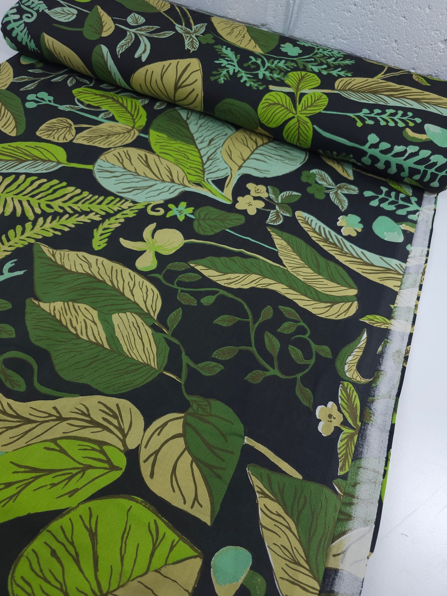 Ivy Leaf Greenery 100% Cotton 98” *EXTRA WIDE*